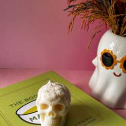 Skull Candle Wandering Spirit - Vegan Soy Wax, Autumn Decor - thumbnail 3