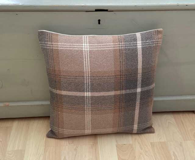 Handmade Tartan Balmoral Plaid Cushion Cover Antique Gold & Beige Wool Effect - image 1