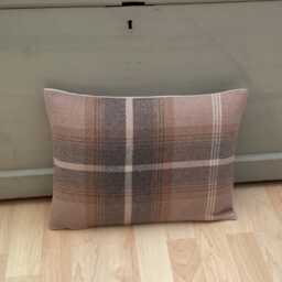 Handmade Tartan Balmoral Plaid Cushion Cover Antique Gold & Beige Wool Effect - thumbnail 3
