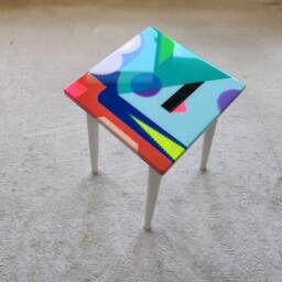 Vibrant Resin Abstract Side Table Modern Pop Art Design - thumbnail 2