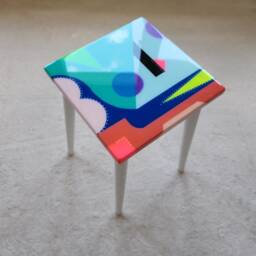 Vibrant Resin Abstract Side Table Modern Pop Art Design - thumbnail 3