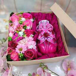 Medium Gift Box With Soap Roses & A Carved Candle Gift For Her Mother's Day Wedding Birthday Valentine's Luxury Handmade Soap Bouquet - thumbnail 2