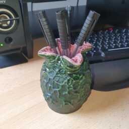 xenomorph Alien Egg Pen Holder - Sci-Fi Horror Desk Accessory - thumbnail 3