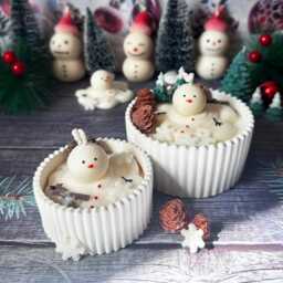 Melting Snowman Soy Candle Christmas Home Decor, Fraser Fir Scent, Gift - thumbnail 3