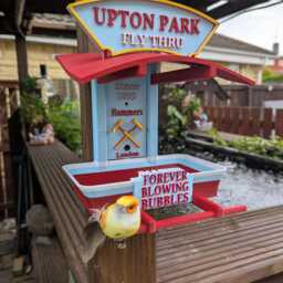 West Ham Bird Seed Feeder - Upton Park Fly Thru Hammers Football Fan Memorabilia Fat Ball Tray - thumbnail 2