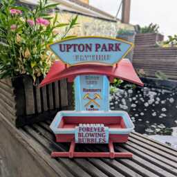 West Ham Bird Seed Feeder - Upton Park Fly Thru Hammers Football Fan Memorabilia Fat Ball Tray - thumbnail 3