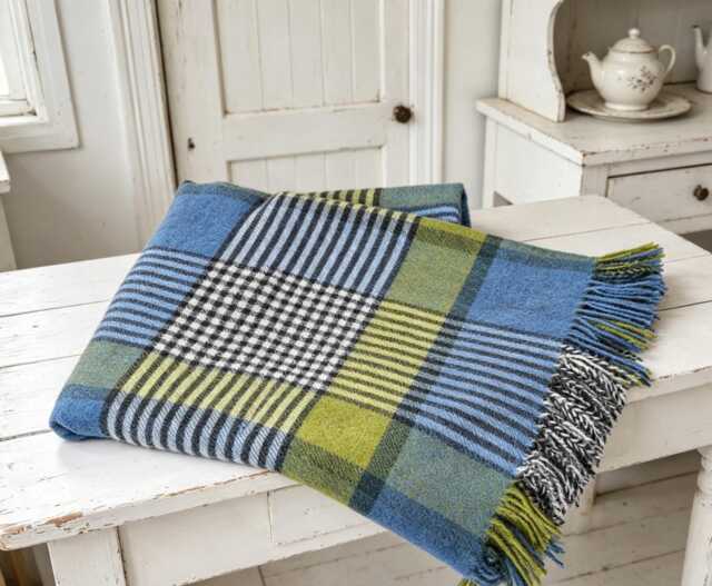 Blanket/Throw, 100% Pure New Wool, Soft Blue/Navy & Green, Check, C/W Fringe Edge 140x185cms - image 1