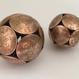 British Bronze 1P Or 2P Coin Ball - thumbnail 4