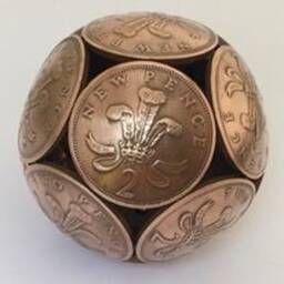 British Bronze 1P Or 2P Coin Ball - thumbnail 1