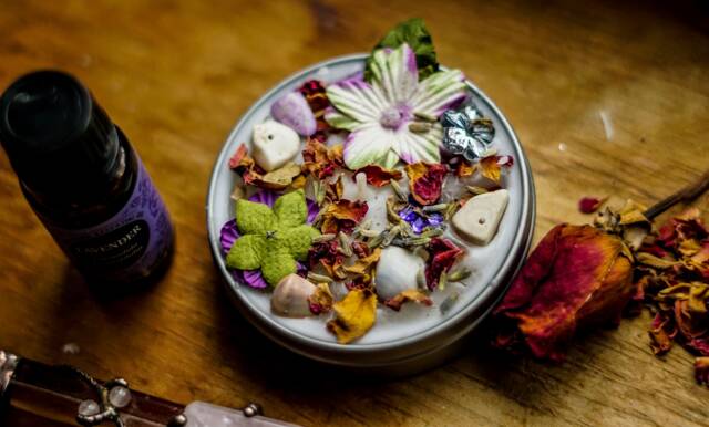 Homemade Lavender & Rose Healing Candle - image 1