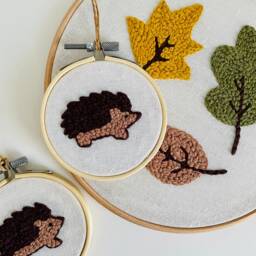 Mini Hedgehog Wall Decor, Punch Needle , Kids Decor, Children's Nursery Embroidery, Kids Room Embroidery - thumbnail 2