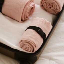 Linen Waffle Travel Towel - Lightweight, Soft & Quick-Drying Blush Pink/Dusty Rose - thumbnail 3