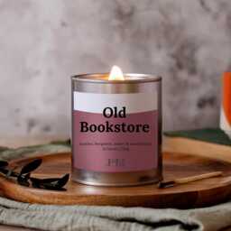 Old Bookstore Wood Wick Candle, Vintage Books Reading Candle - thumbnail 1