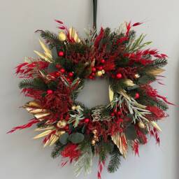 Red & Gold Christmas Wreath, Winter Wall Decor, Classic Xmas Wreath, Farmhouse Wreath, Dried Flower Wreath - thumbnail 3