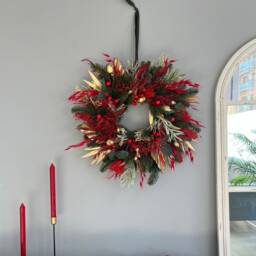 Red & Gold Christmas Wreath, Winter Wall Decor, Classic Xmas Wreath, Farmhouse Wreath, Dried Flower Wreath - thumbnail 2