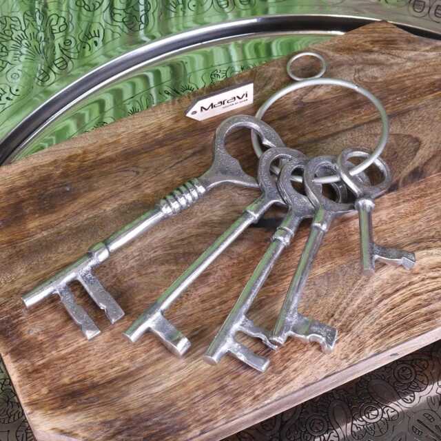 Dubha Vintage Style Bunch Of Keys Ornament - image 1