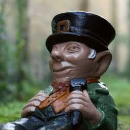 Leprechaun Garden Statue Irish Concrete Ornament Lucky Relaxing Man Decoration Handmade Cement Leprechaun Figurine Cement Home Gift - thumbnail 2