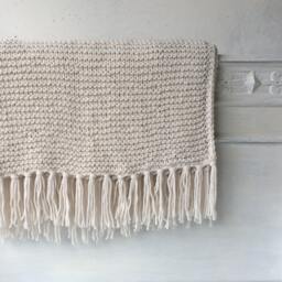 Hand-Knitted White Throw Blanket - Cozy Winter D??cor & Handmade Gift - thumbnail 3