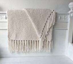 Hand-Knitted White Throw Blanket - Cozy Winter D??cor & Handmade Gift - thumbnail 1
