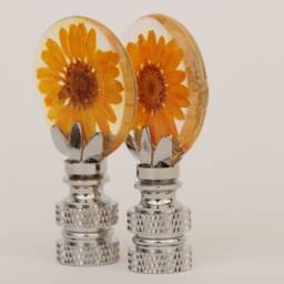 Daisy Flower Lamp Finials in Yellow - Natural Flowers Clear Acrylic On Shiny Chrome Hardware A Single Finial Or Matching Pair - thumbnail 3