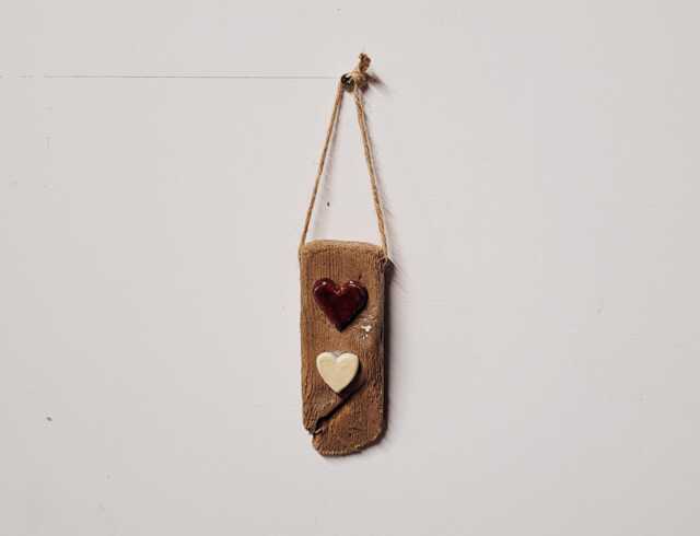 Character Driftwood & Ceramic Antique Red & Cream/Off White Heart Wall Hanging Plaque Shabby Chic - image 1