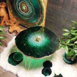 Green Emerald Resin Coffee Table Geode Crystal Table, Gold Legs - thumbnail 3