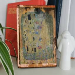 The Kiss By Gustav Klimt Rose Gold Oak Wood Wall Art - thumbnail 3