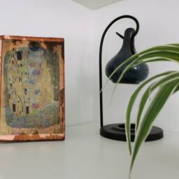The Kiss By Gustav Klimt Rose Gold Oak Wood Wall Art - thumbnail 2