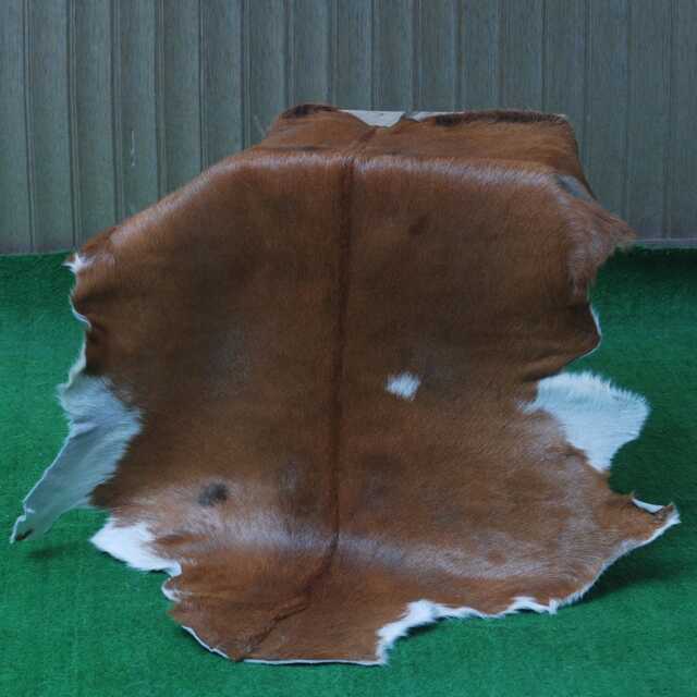 Exquisite Goat Skin Rug - Sustainable Luxury For Modern Interiors - image 1