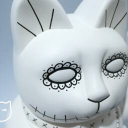 White Catrina Day Of The Dead Lucky Cat Hand Painted Maneki Neko - 7 Inch - thumbnail 2