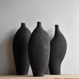 V-Vase B3, Black Sculptural Vase, Minimalist Modern Ceramic Decorative Nordic Vase - thumbnail 3