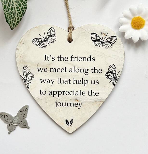It's The Friends We Meet Along Way Friendship Wooden Gift Heart Plaque/Sign - image 1