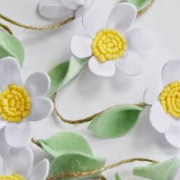 Felt Daisy Flower Garland, Nursery Decor Summer Decor, Wedding Daisies Garland - thumbnail 2