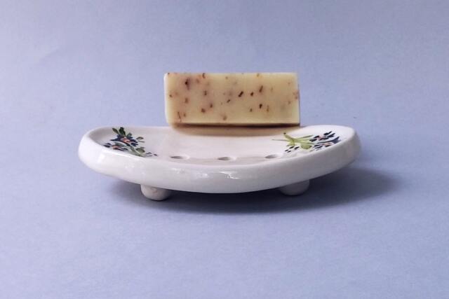 Ceramic Soap Dish, Oval Draining Soap Pottery White Oval Tray in Retro Style, Painted With Blue Flowers - image 1