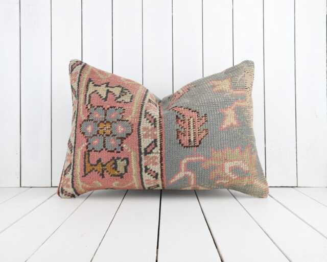 Handmade Vintage Turkish Kilim Pillow Cover - 16x24 - image 1