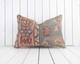 Handmade Vintage Turkish Kilim Pillow Cover - 16x24 - thumbnail 1