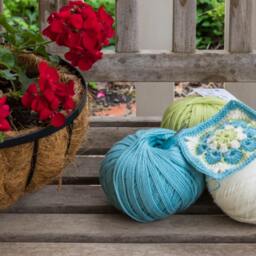 African Rose 100% Wool Baby Blanket in Blue, Red & White - thumbnail 3