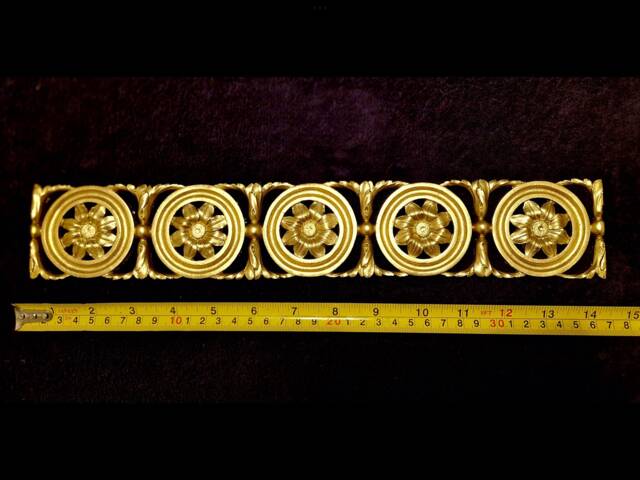 Large Ornate Applique Gilt Or White French Style Decorative Wall Furniture Onlay Moulding Pediment Plastic Decoration - image 1