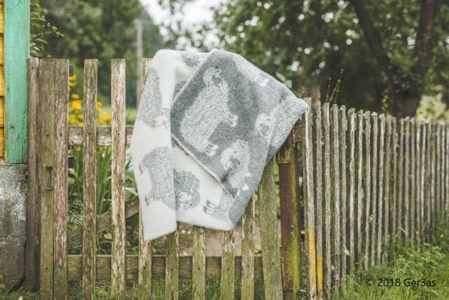 Natural New Zealand Wool Blanket Reversible Sheep Throw, 90x130 cm - image 1
