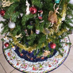 Blue Christmas Tree Skirt, Quilted Santa Design - thumbnail 2
