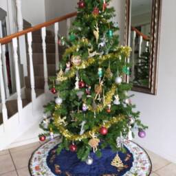 Blue Christmas Tree Skirt, Quilted Santa Design - thumbnail 3