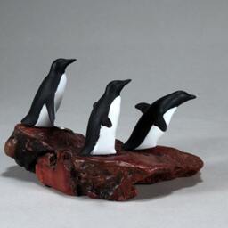 Penguin Sculpture D??cor From John Perry Trio On Burl-Wood Base - thumbnail 3