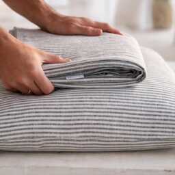 Soft Linen Bedding Set - Duvet Cover + 2 Pillowcases - Handmade in Lithuania - thumbnail 4