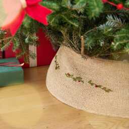 Evergreen Crocheted Raffia Tree Collar, Hand Woven Festive Skirt, Handmade Christmas Decor - thumbnail 1