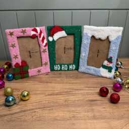 Handmade Christmas Punch Needle Picture Frame - Xmas Home Decor 4X6 Wall Art Tufted Photo Gift - thumbnail 2