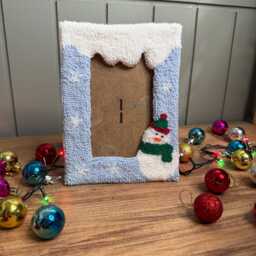 Handmade Christmas Punch Needle Picture Frame - Xmas Home Decor 4X6 Wall Art Tufted Photo Gift - thumbnail 3
