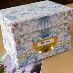William Morris Photo Box Strawberry Thief Petite Linen, Handmade in England - thumbnail 3