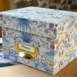 William Morris Photo Box Strawberry Thief Petite Linen, Handmade in England - thumbnail 2