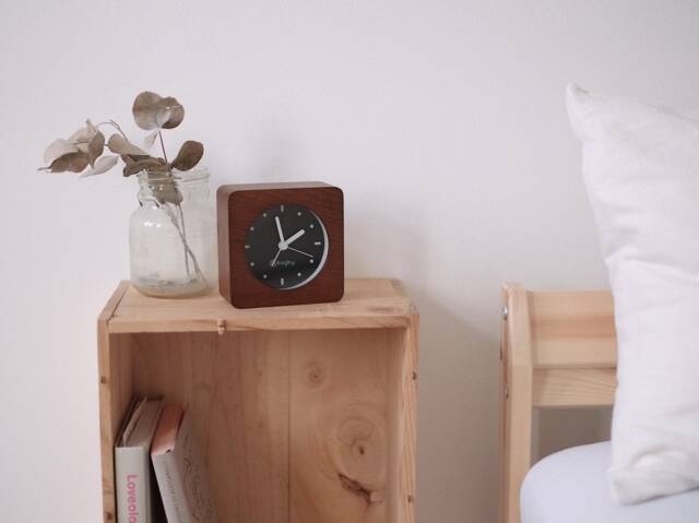 Quiet Analog Alarm Clock, Clock Silent Wooden, Night Light, Gentle Sound, No Ticking Noises, Minimalist, Snooze Function - image 1