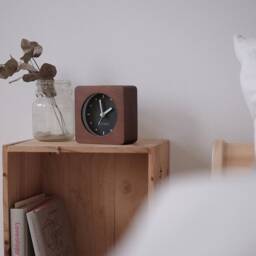 Quiet Analog Alarm Clock, Clock Silent Wooden, Night Light, Gentle Sound, No Ticking Noises, Minimalist, Snooze Function - thumbnail 4